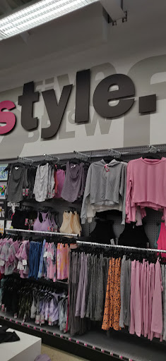 Variety Store «Five Below», reviews and photos, 31065 Orchard Lake Rd, Farmington Hills, MI 48334, USA