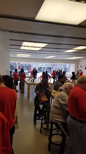 Computer Store «Apple Southlake Town Square», reviews and photos, 260 Grand Ave, Southlake, TX 76092, USA