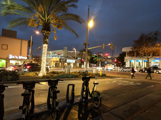 Shopping Mall «Shops On Lake Avenue», reviews and photos, 345 S Lake Ave, Pasadena, CA 91101, USA