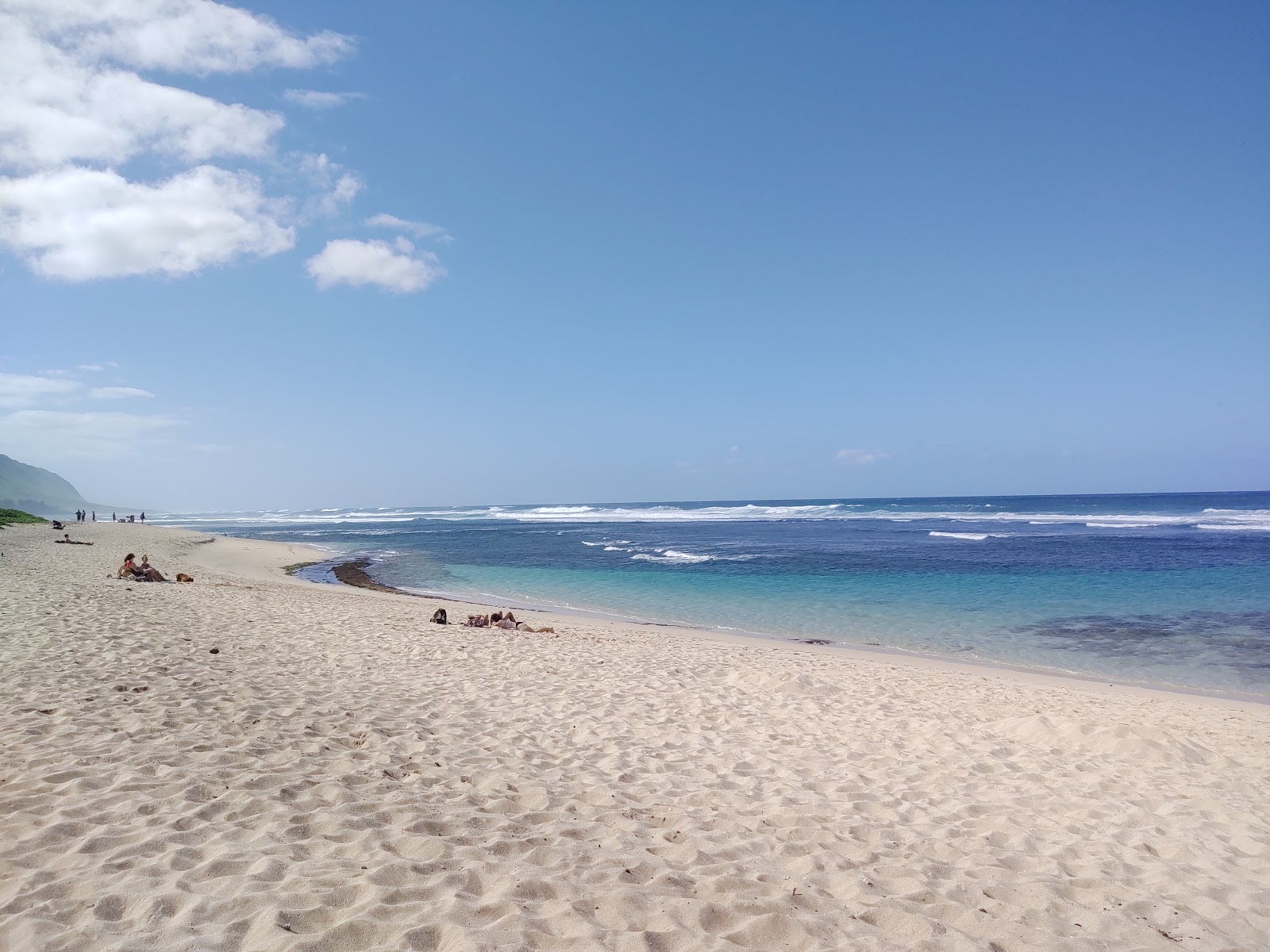 Photo of Mokulē‘ia Army Beach backed by cliffs