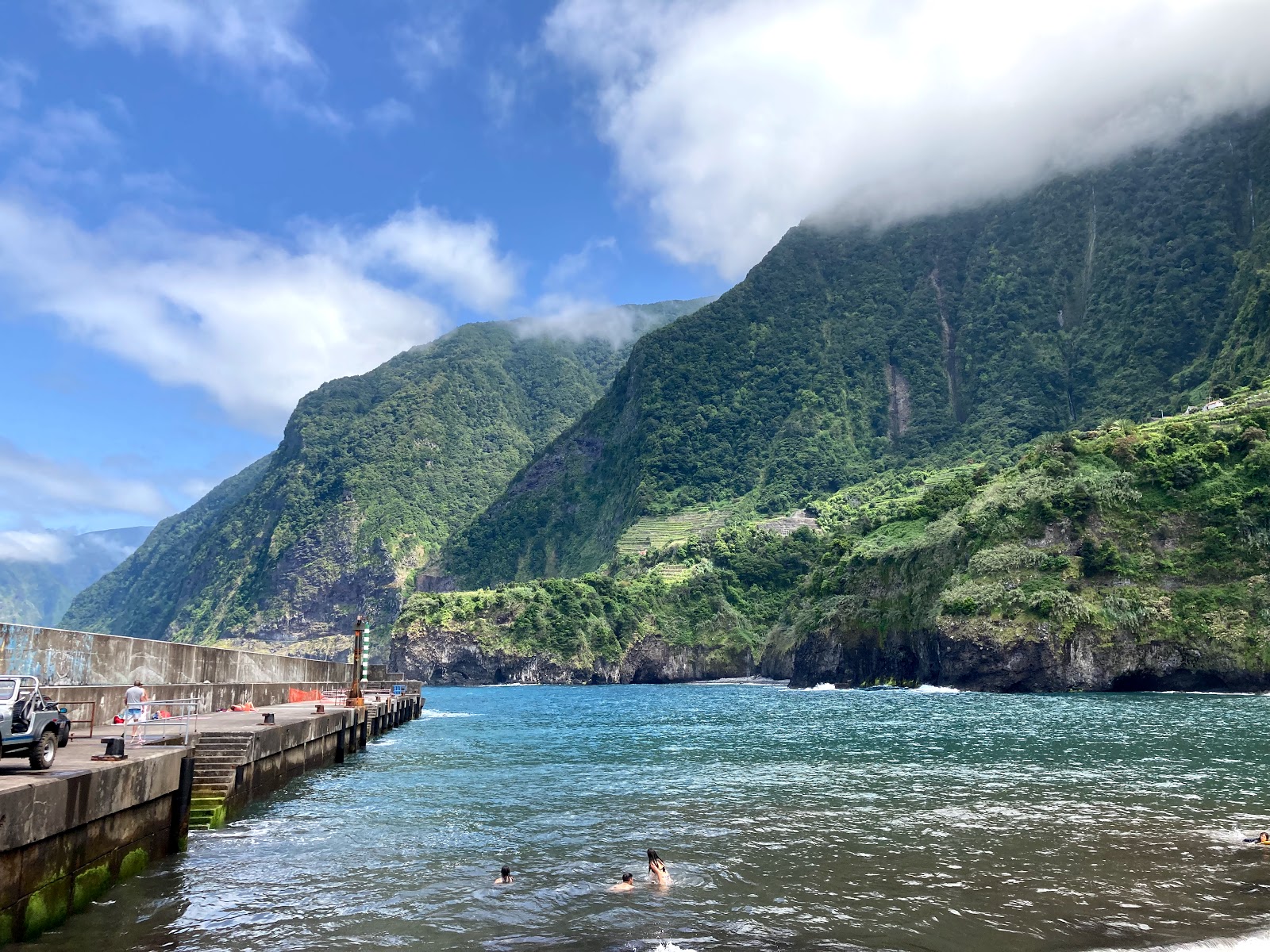 Praia do Porto do Seixal'in fotoğrafı ve yerleşim