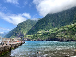 Praia do Porto do Seixal'in fotoğrafı ve yerleşim
