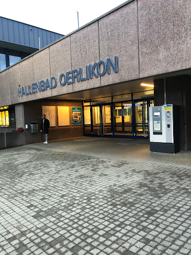 Rezensionen über Hallenbad Oerlikon in Zürich - Fitnessstudio