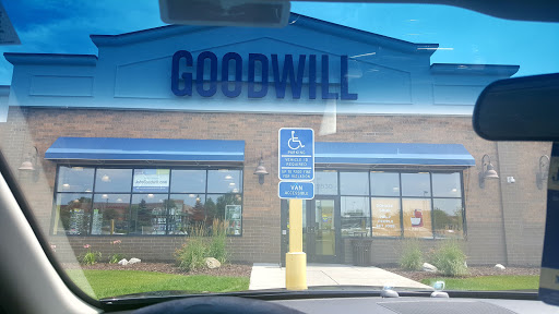 Thrift Store «Goodwill - Maple Grove: Dunkirk Lane N», reviews and photos, 9530 Dunkirk Ln N, Maple Grove, MN 55311, USA