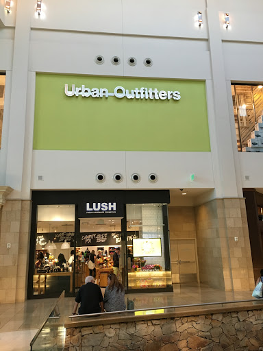 Lush, 4200 Conroy Rd, Orlando, FL 32839, USA, 