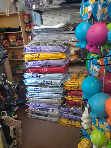 Pet Store «Worldly Pets Outlet», reviews and photos, 112 Pleasant St, Marblehead, MA 01945, USA