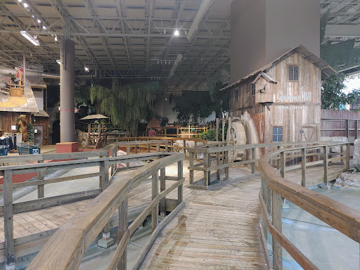 Sporting Goods Store «Bass Pro Shops», reviews and photos, 951 E Lewis and Clark Pkwy, Clarksville, IN 47129, USA