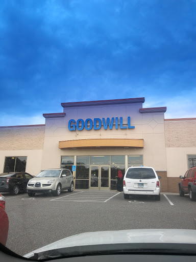 Thrift Store «Goodwill - Maplewood», reviews and photos, 2580 White Bear Ave, Maplewood, MN 55109, USA