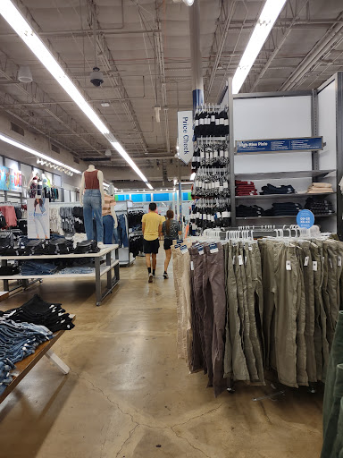 Stores to buy women's baggy pants San Antonio