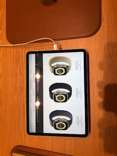 Apple Brea Mall image
