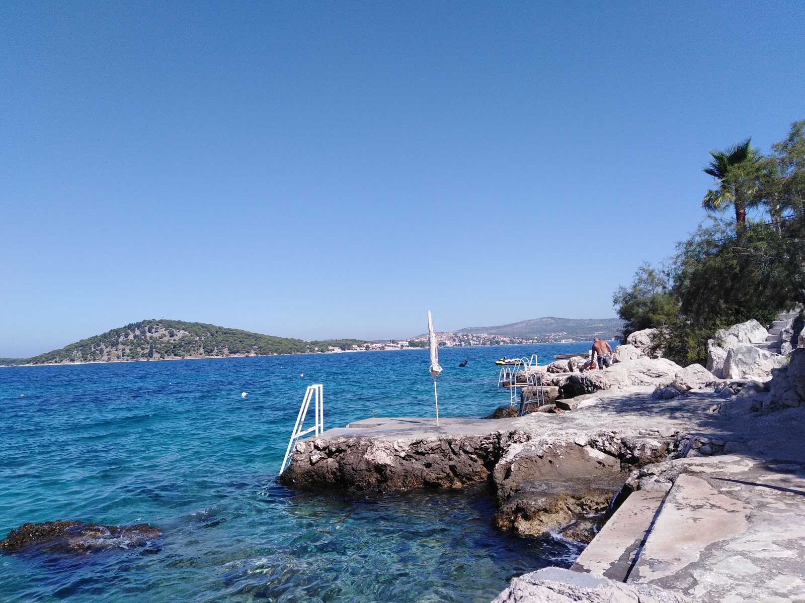 Foto van Razanj beach met turquoise puur water oppervlakte