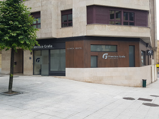 Información y opiniones sobre Clínica Dental Francisco Graña de Oviedo