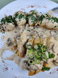 Sauce aux champignons du Restaurant GEGEOR - Caviste & Restaurateur à Paris - n°3