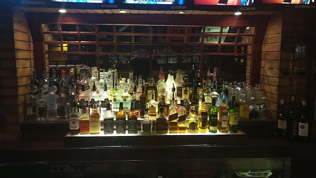 Nyitvatartás: Champs Sport Pub & Restaurant