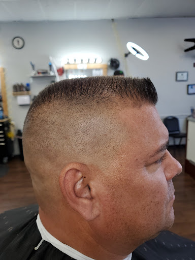 Hair Salon «Gold Cut Barber Shop», reviews and photos, 7031 W Hillsborough Ave, Tampa, FL 33634, USA