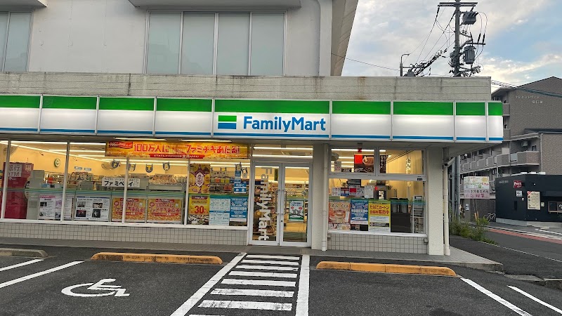 ファミリーマート 島根大学前店