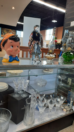 Thrift Store «St. Vincent De Paul Thrift Store», reviews and photos, 13986 Manchester Rd, Ballwin, MO 63011, USA