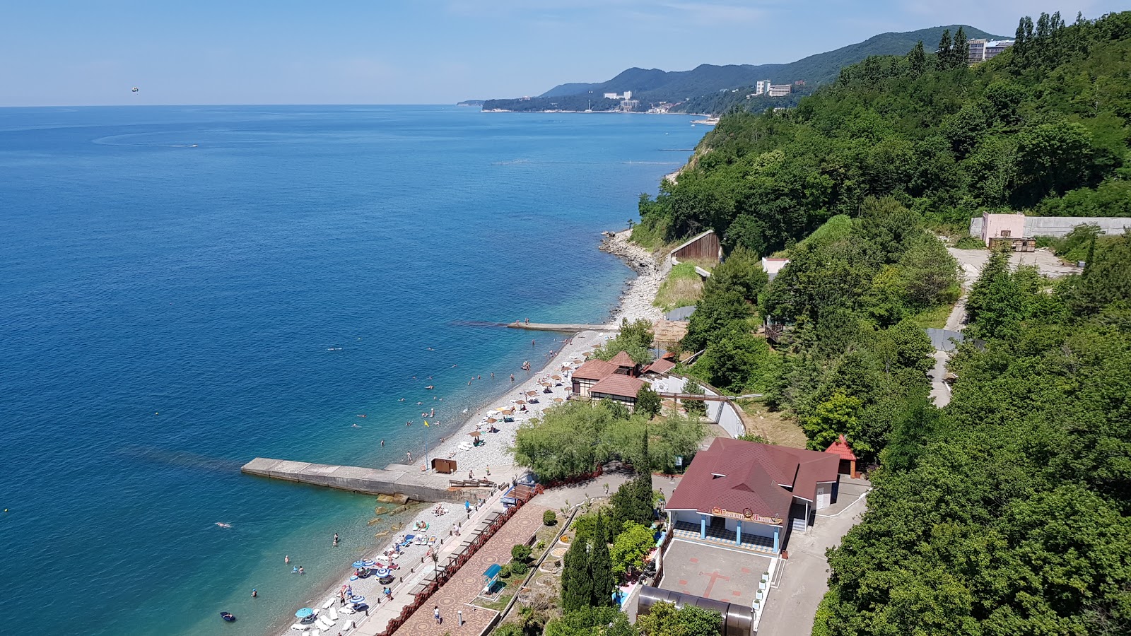 Photo de Avtotransportnik beach avec l'eau cristalline de surface