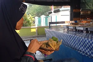 Warung Nasi Pecel Pincuk Mbah Kasih image