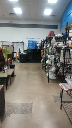 Thrift Store «43rd & Thunderbird Goodwill Retail Store & Donation Center», reviews and photos, 4147 W Thunderbird Rd, Phoenix, AZ 85053, USA