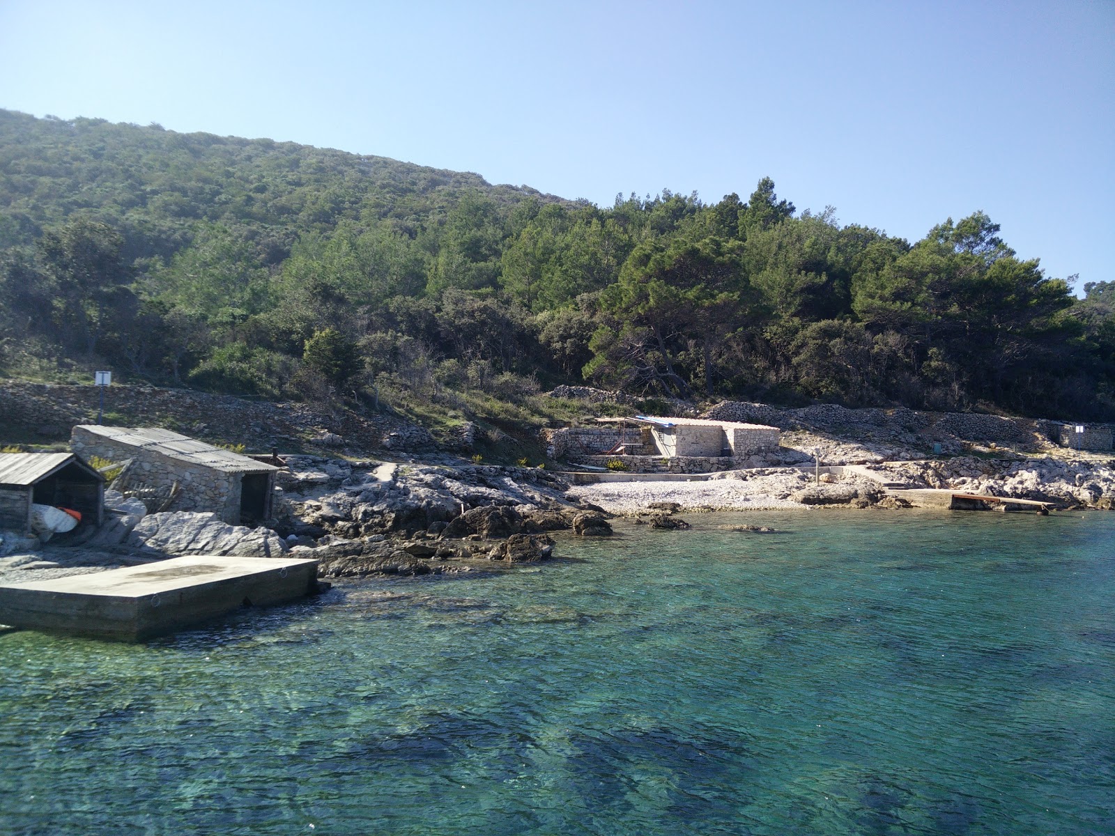 Foto von Cunski Beach mit graue kiesel Oberfläche