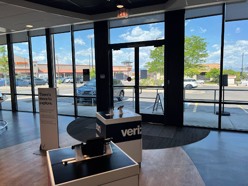 Cell Phone Store «Verizon», reviews and photos, 8461 S Yosemite St Ste 101, Lone Tree, CO 80124, USA