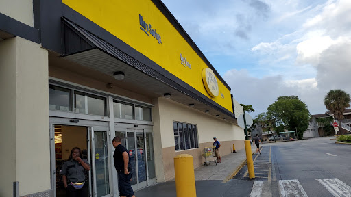 Grocery Store «Fresco y Más», reviews and photos, 3701 NW 7th St, Miami, FL 33126, USA