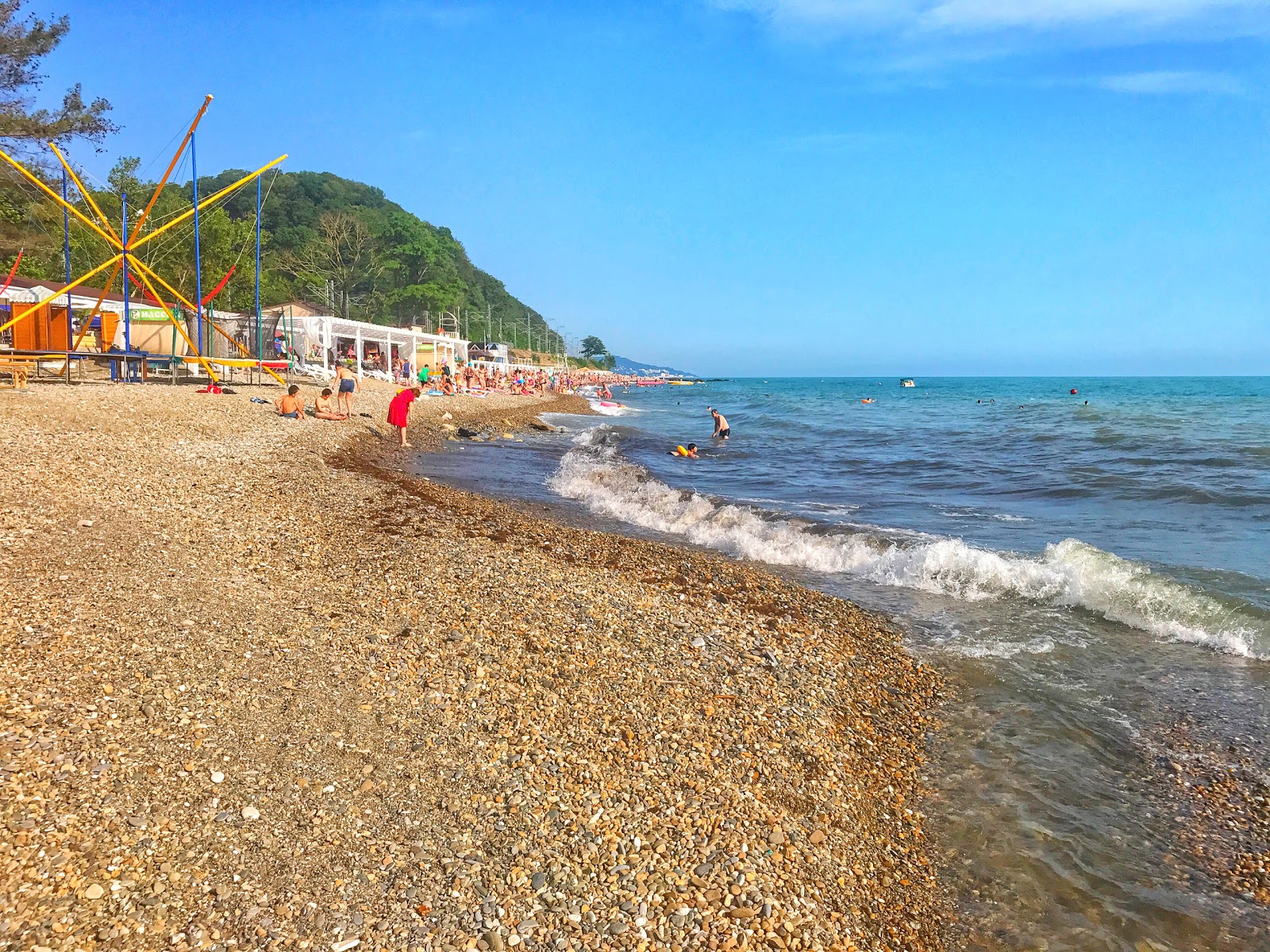 Foto de Vardane beach con guijarros grises superficie