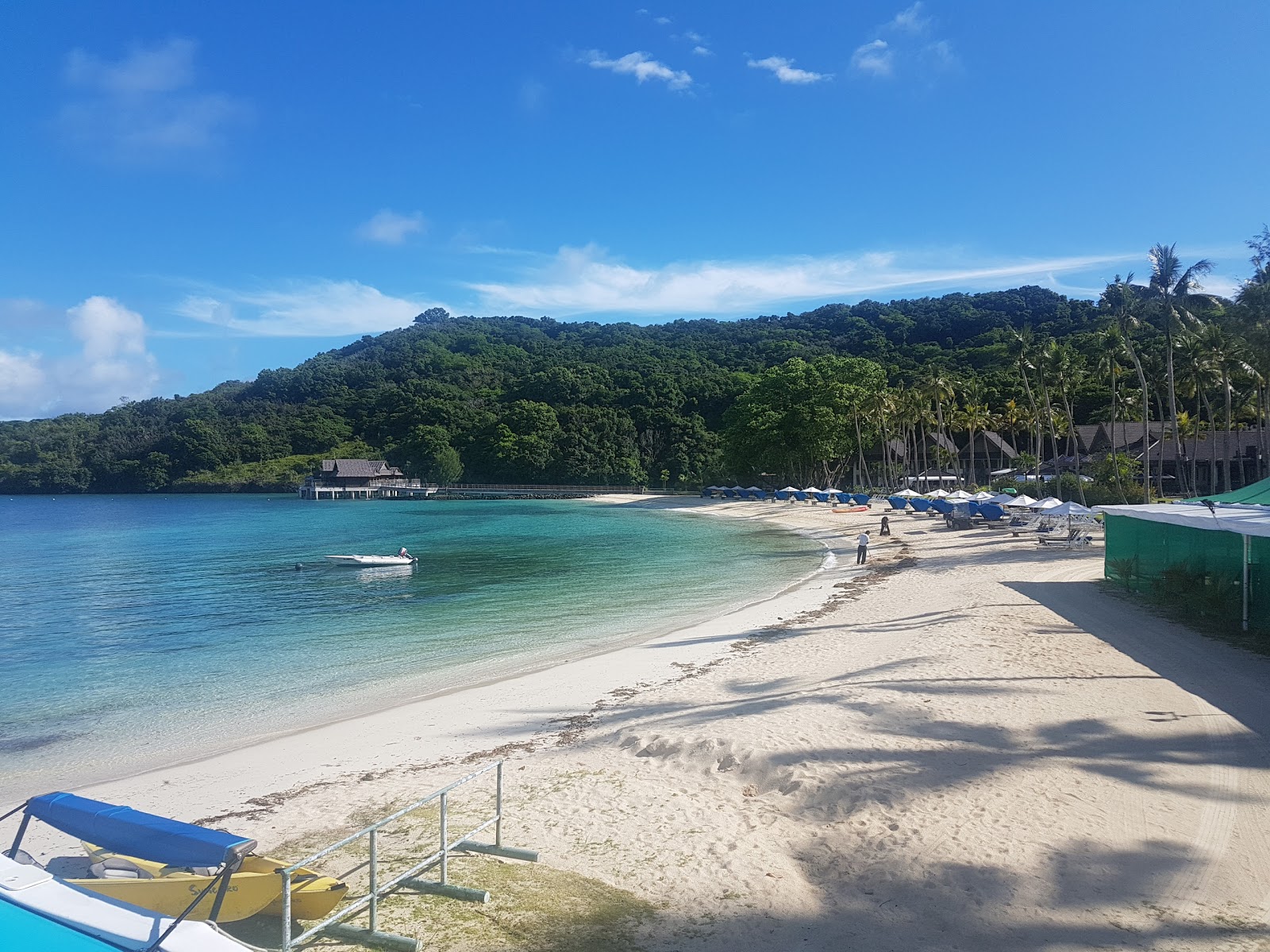 Fotografie cu Palau Pacific Resort cu o suprafață de nisip alb
