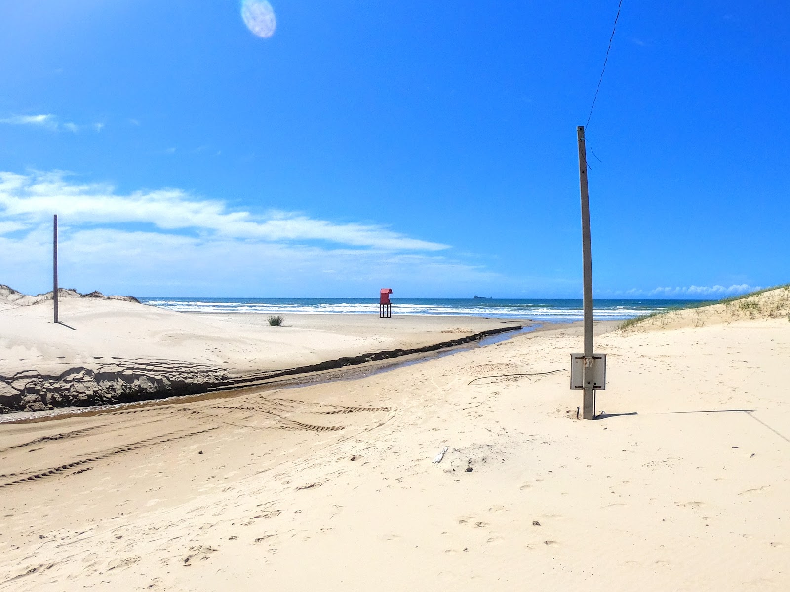 Valokuva Ipiranga Beachista. sisältäen pitkä suora