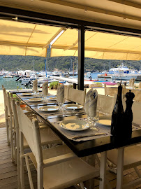 Atmosphère du Restaurant de fruits de mer L'Anse de Port Cros à Hyères - n°1