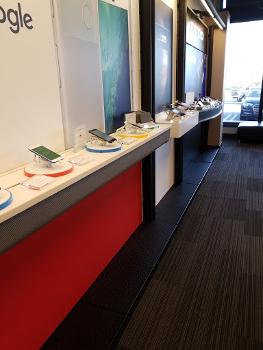 Cell Phone Store «Verizon», reviews and photos, 1555 Simi Town Center Way #585, Simi Valley, CA 93065, USA