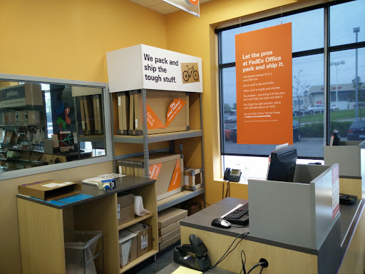 Print Shop «FedEx Office Print & Ship Center», reviews and photos, 1448 Naperville Wheaton Rd #100, Naperville, IL 60563, USA