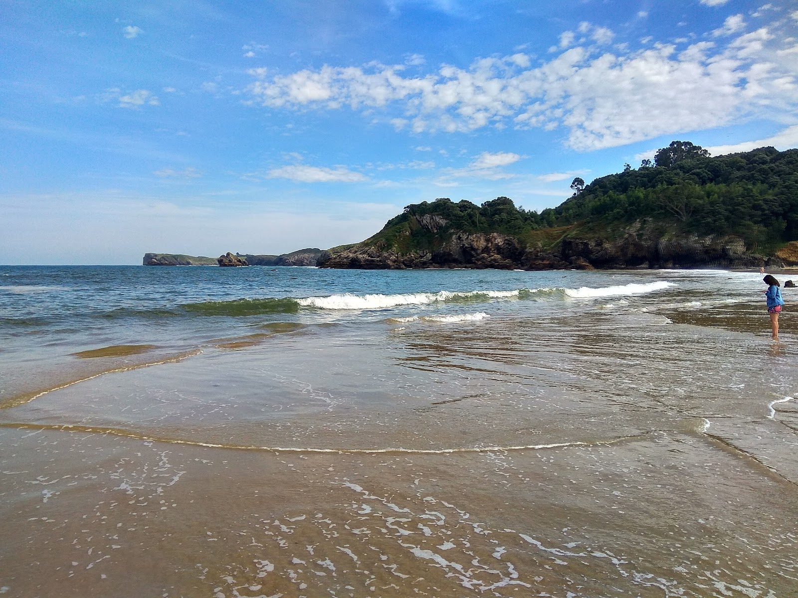 Fotografija Plaža Torimbia priljubljeno mesto med poznavalci sprostitve