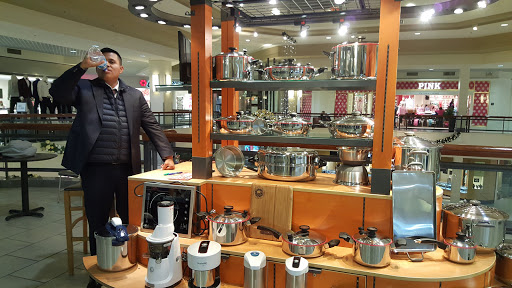 Shopping Mall «North Riverside Park Mall», reviews and photos, 7501 W Cermak Rd, N Riverside, IL 60546, USA