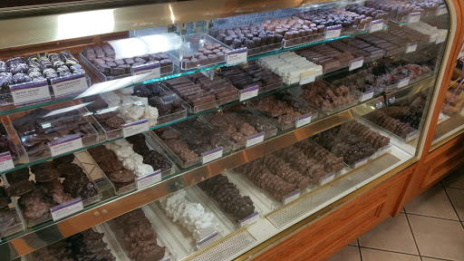 Shopping Mall «Woodburn Premium Outlets», reviews and photos, 1001 N Arney Rd, Woodburn, OR 97071, USA