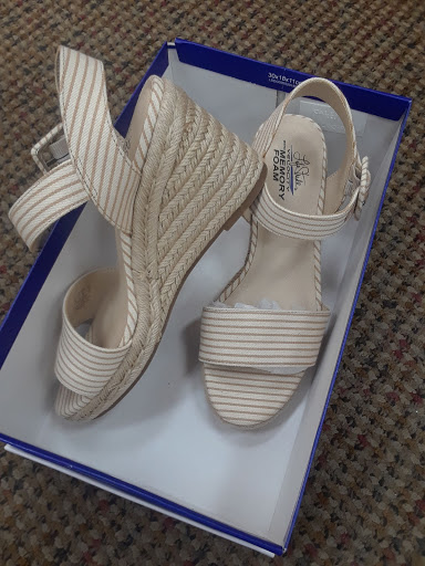 Shoe Store «Famous Footwear», reviews and photos, 5471 Lone Tree Way, Brentwood, CA 94513, USA