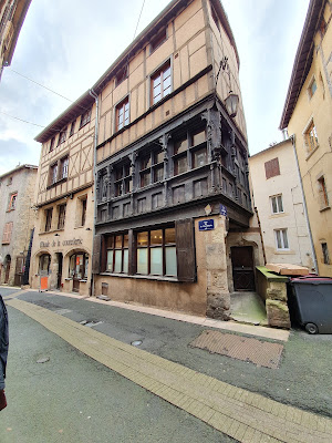 THIERS LES VARENNES à Thiers