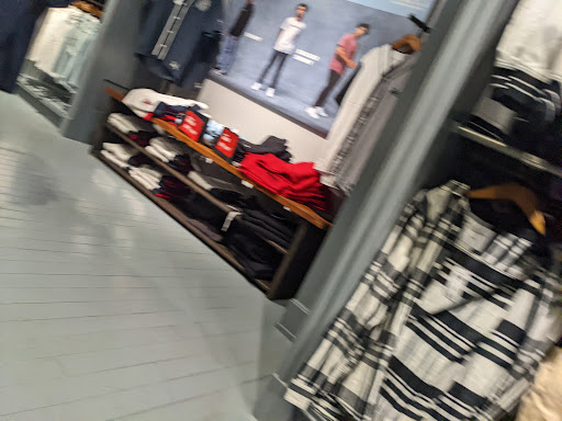 Clothing Store «Hollister Co.», reviews and photos, 9777 SW Washington Square Rd, Tigard, OR 97223, USA