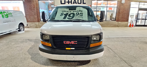 Truck Rental Agency «U-Haul Moving & Storage of Bronzeville», reviews and photos, 2601 S La Salle St, Chicago, IL 60616, USA