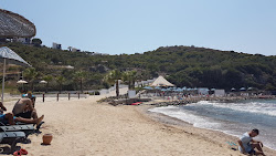Regnum-Сamtepe Plajı'in fotoğrafı uçurumlarla desteklenmiş