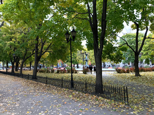 Square Saint-Louis