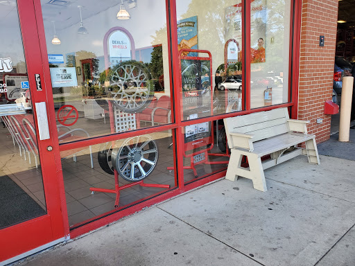 Tire Shop «Discount Tire Store - Crestwood, IL», reviews and photos, 13550 S Cicero Ave, Crestwood, IL 60445, USA