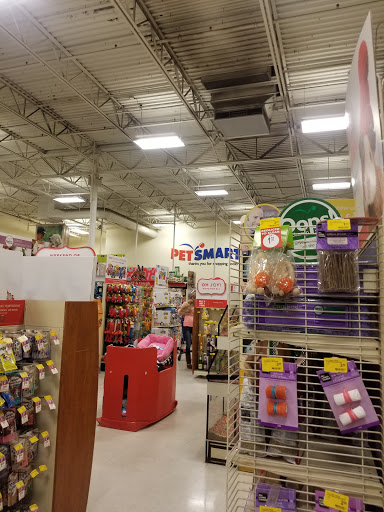 Pet Supply Store «PetSmart», reviews and photos, 4240 S Mooney Blvd, Visalia, CA 93277, USA