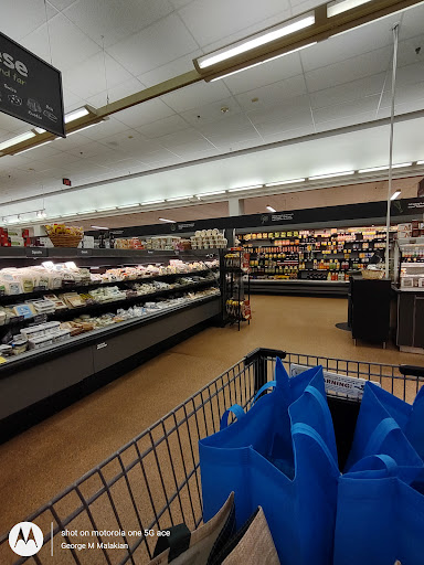 Grocery Store «Stop & Shop», reviews and photos, 653 Hillside Avenue, New Hyde Park, NY 11040, USA