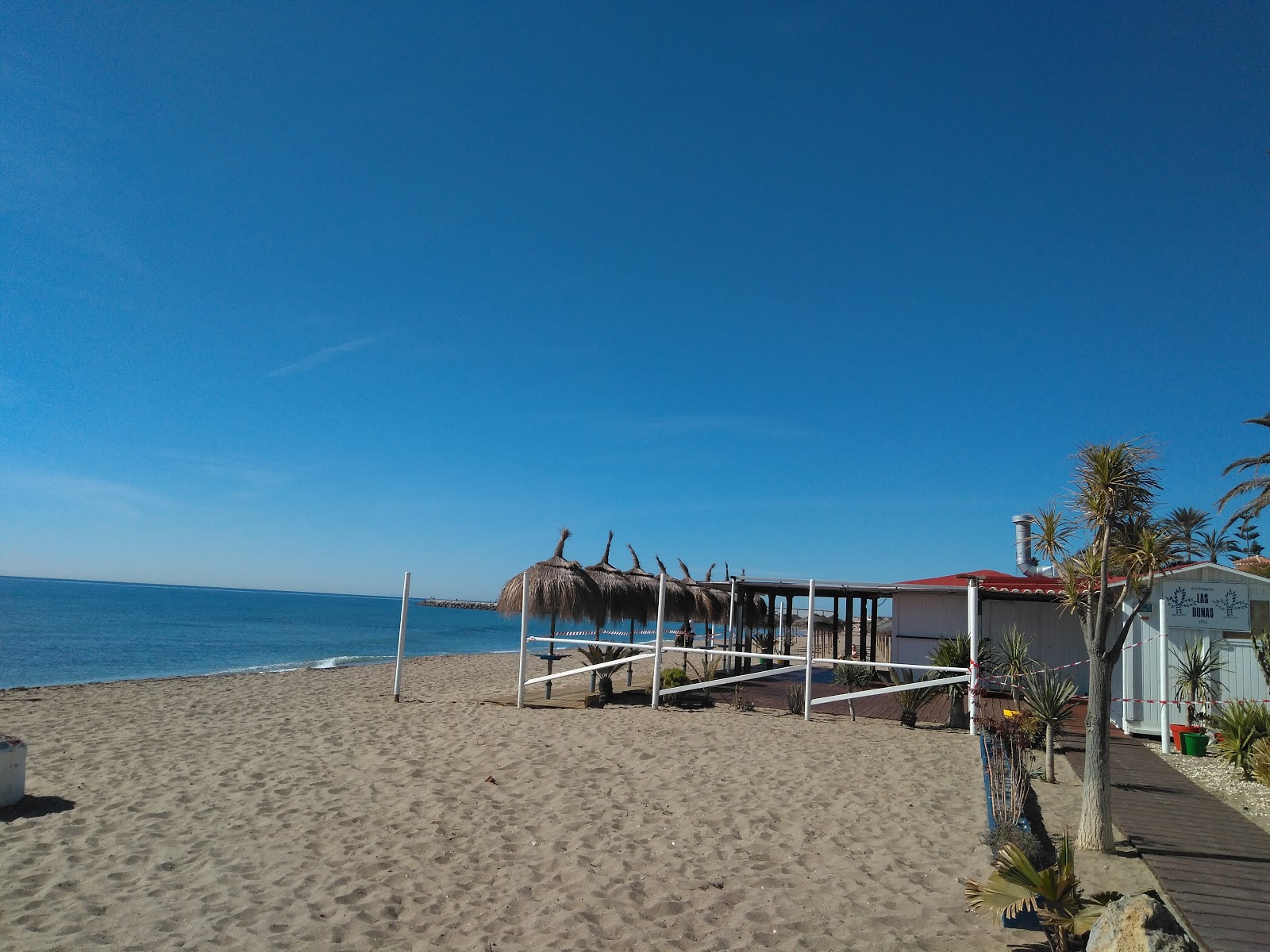 Foto van Playa de Calahonda met recht en lang