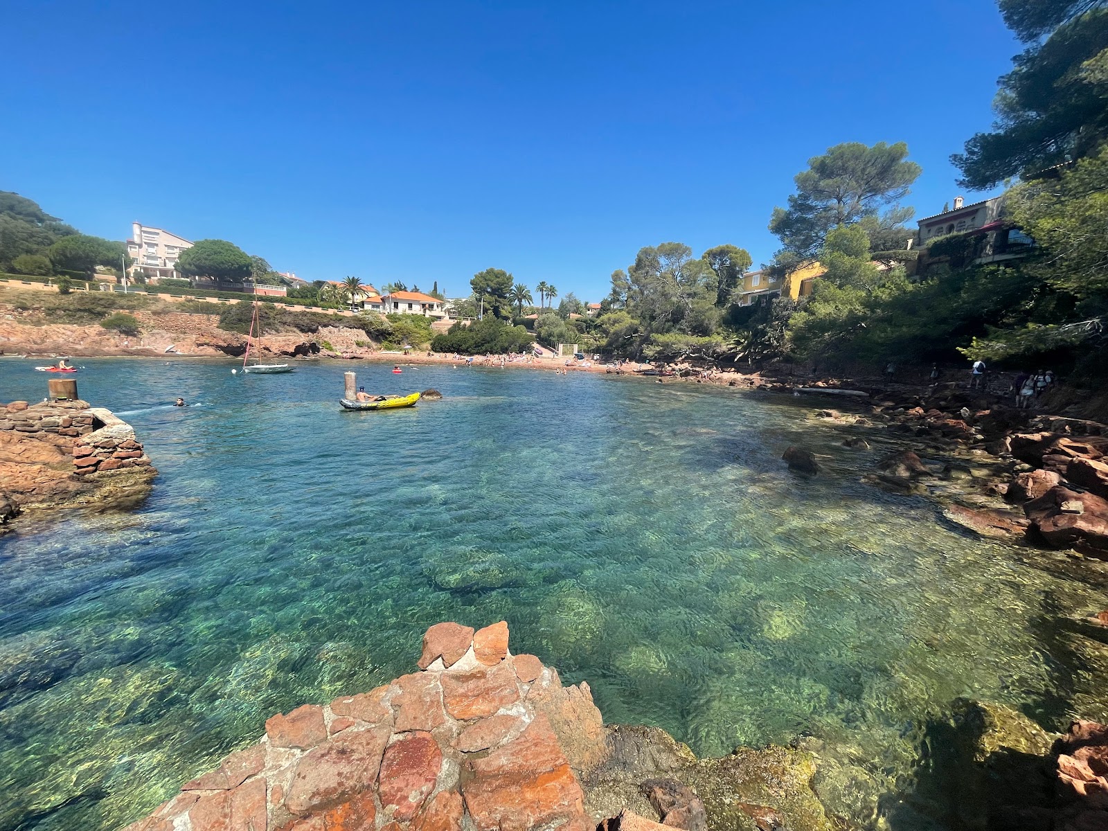 Φωτογραφία του Calanque de Santa Lucia και η εγκατάσταση