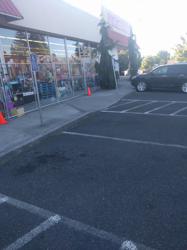 Grocery Store «Grocery Outlet Bargain Market», reviews and photos, 878 Molalla Ave, Oregon City, OR 97045, USA