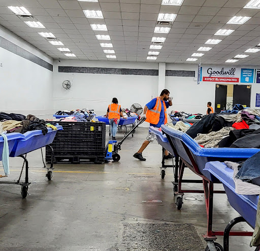 Thrift Store «Goodwill Clearance Outlet, Donation Center & Career Center», reviews and photos, 515 N 51st Ave, Phoenix, AZ 85043, USA
