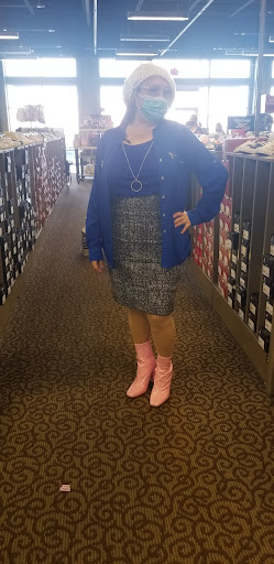 Shoe Store «DSW Designer Shoe Warehouse», reviews and photos, 100 W Higgins Rd, South Barrington, IL 60010, USA